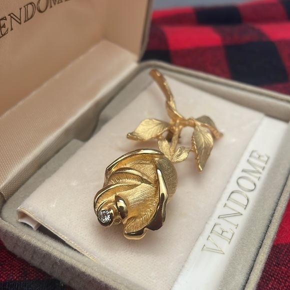 ❤️VENDOME Christmas Rose Brooch VTG. - Picture 3 of 14